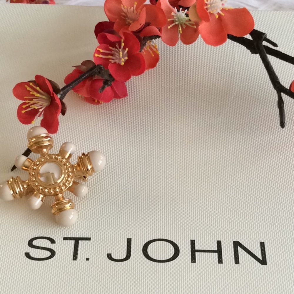 ADORABLE 💞ST.JOHN💞brooch/pin